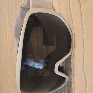 Crush Eyes Womens White and Black Ski Snowboarding Goggles, NEW